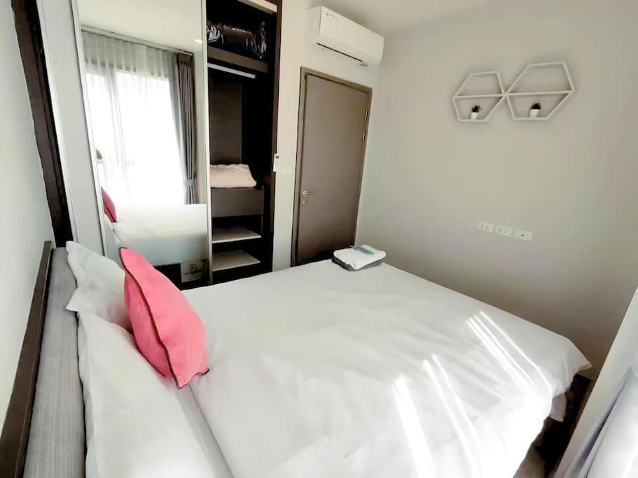 2 Bed At Excellent Location - Apartment *