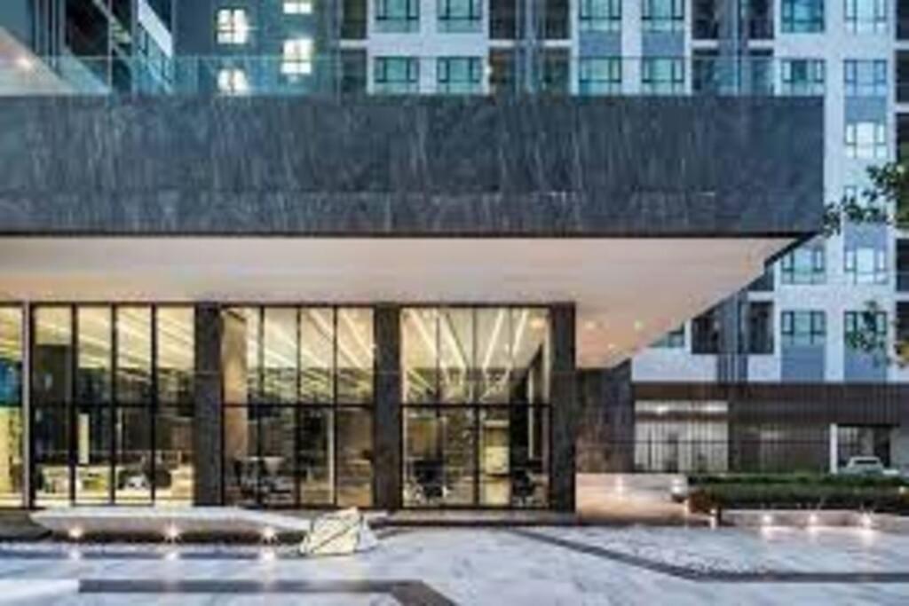 2 Bed At Excellent Location - Apartment *