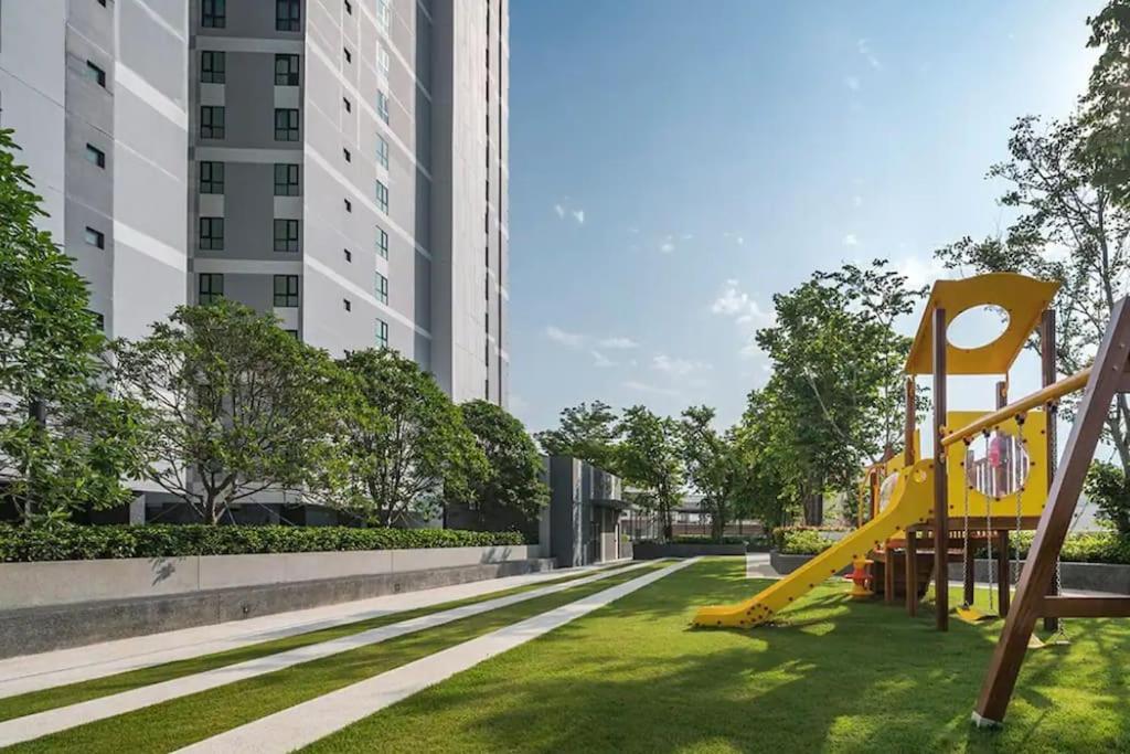 2 Bed At Excellent Location - *