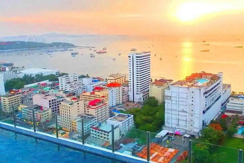 2 Bed At Excellent Location - Pattaya